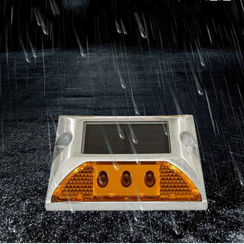 LED Solar Power Ground Marker  - Outdoor Power Post のレビューと価格